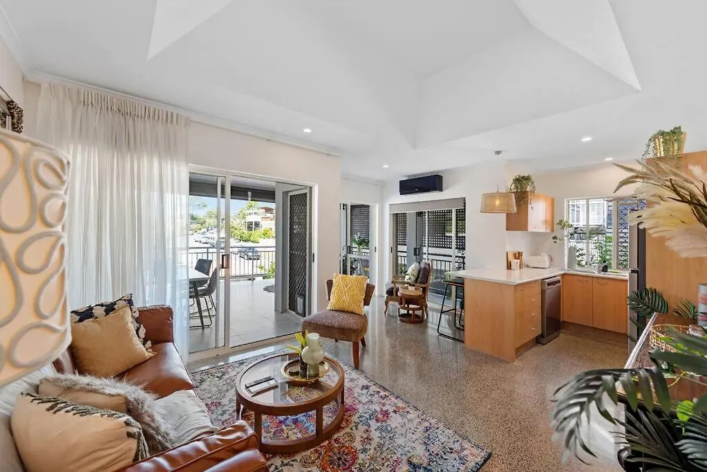 The Summer Home! 2Bed/2Bath/1Car/Balcony ~ Bulimba Brisbane