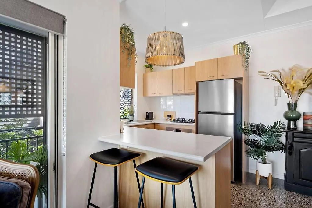 The Summer Home! 2Bed/2Bath/1Car/Balcony ~ Bulimba Brisbane 0*,  Australia