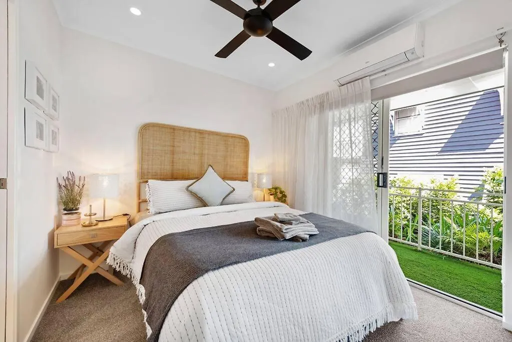 The Summer Home! 2Bed/2Bath/1Car/Balcony ~ Bulimba Brisbane 0*,